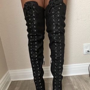 Black Guess boots